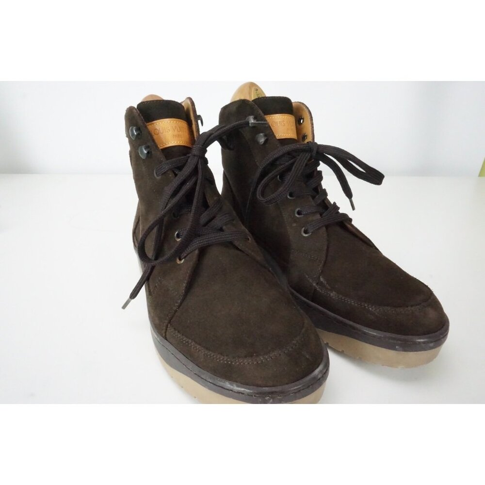 Louis Vuitton Suede Chocolate Brown Embossed Logo Mens Boots Sz 6 MAde in Italy - Picture 1 of 8